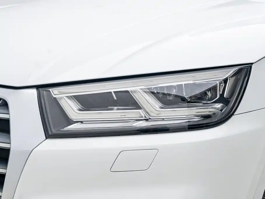 Audi Q5L — фото 22