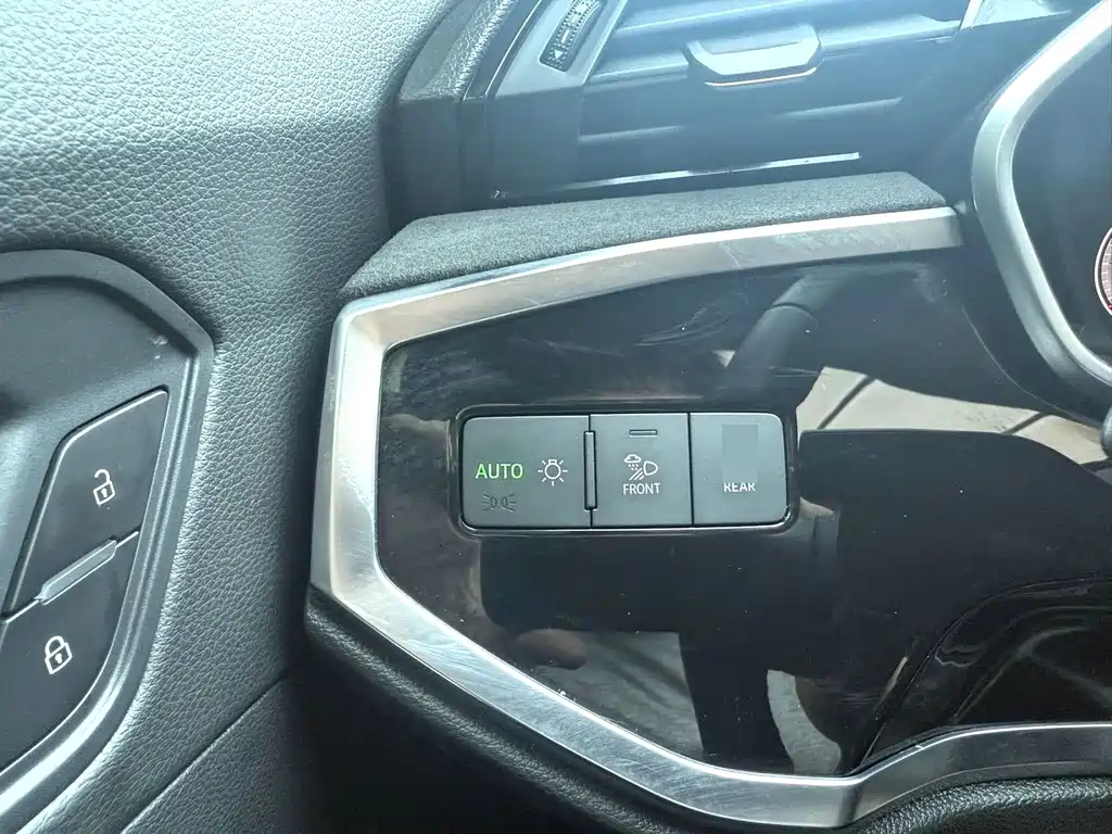 Audi Q3 — фото 18