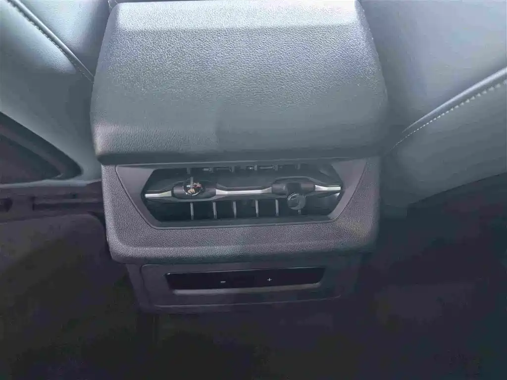 Audi Q6L e-tron — фото 11