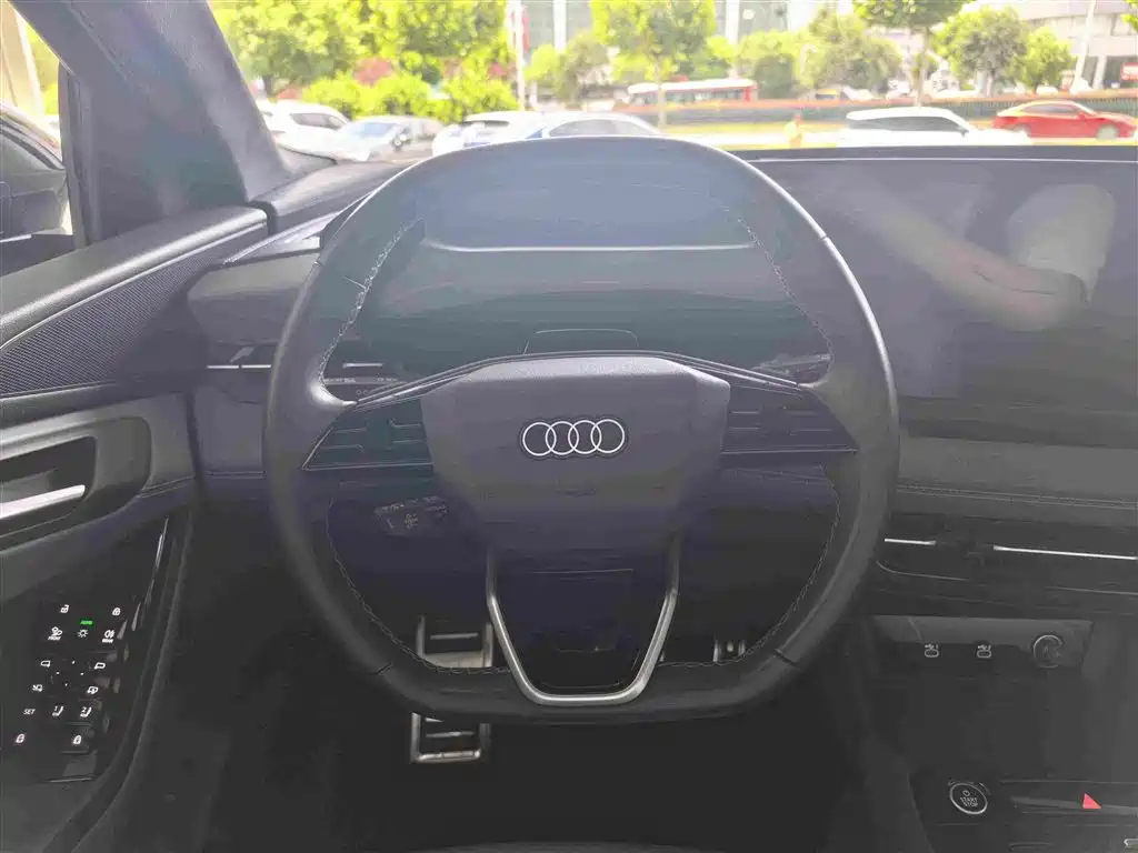 Audi Q6L e-tron — фото 13