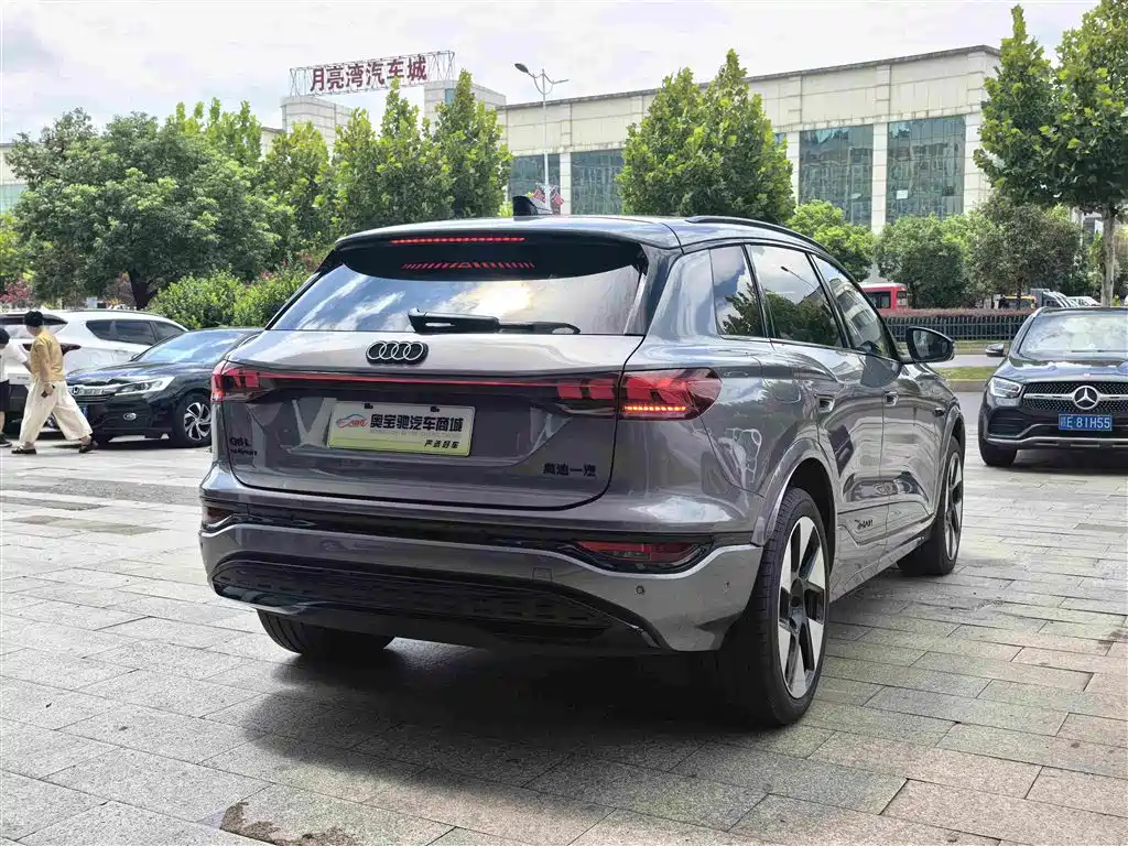 Audi Q6L e-tron — фото 7