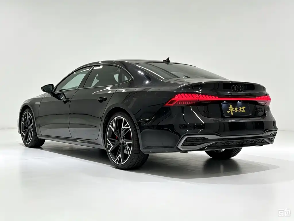 Audi A7L — фото 10