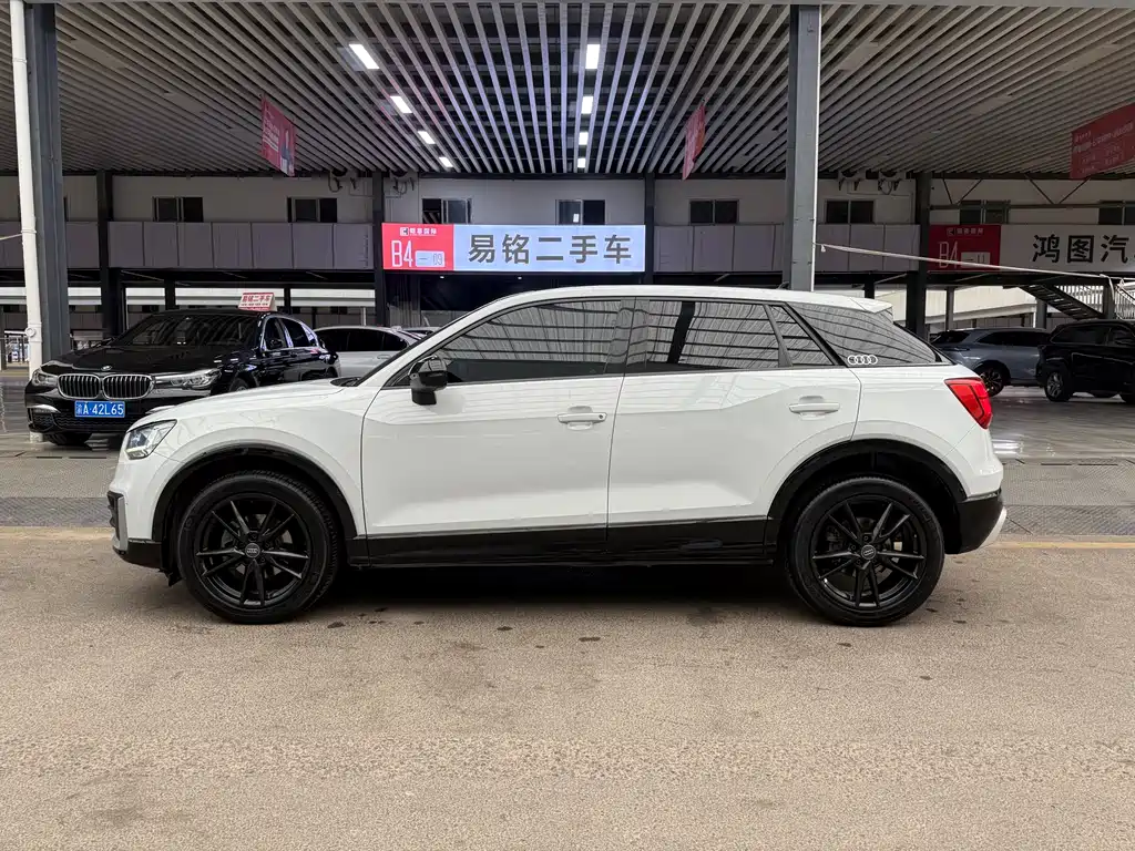 Audi Q2L — фото 3