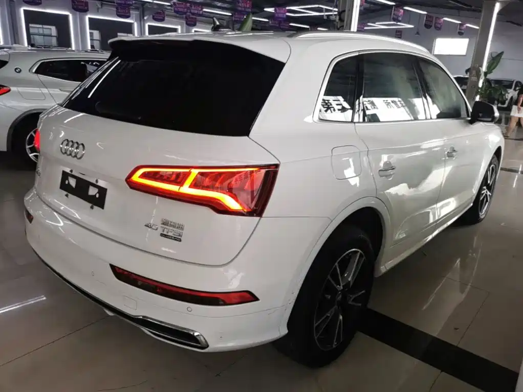 Audi Q5L — фото 7