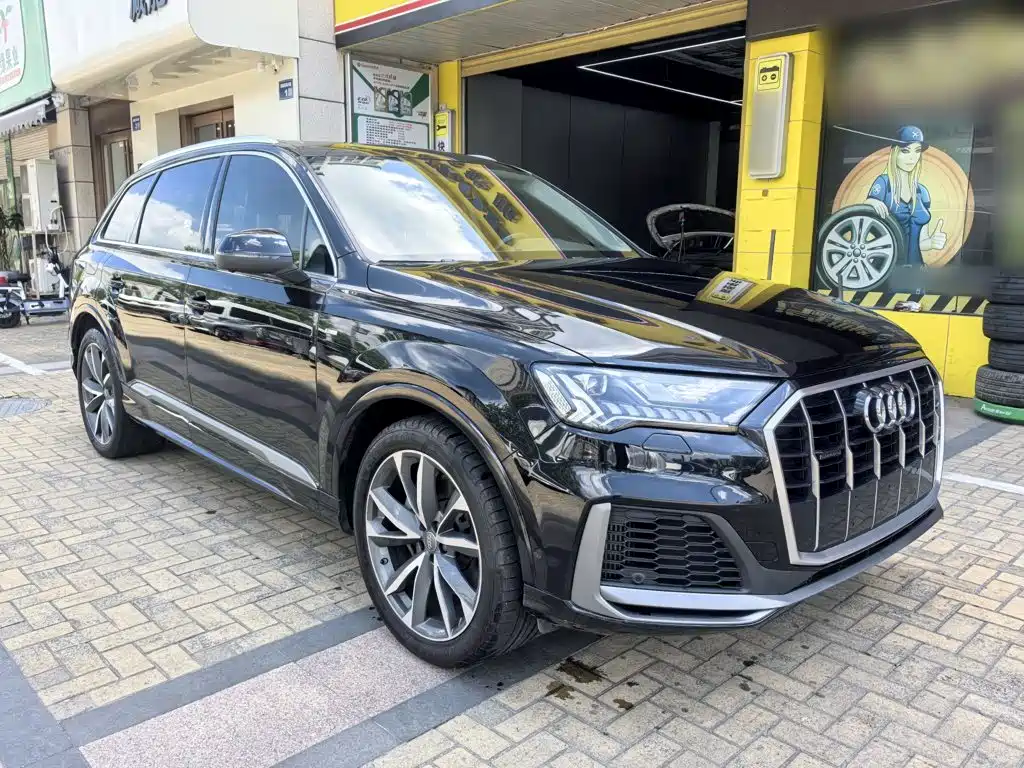 Audi Q7 — фото 21