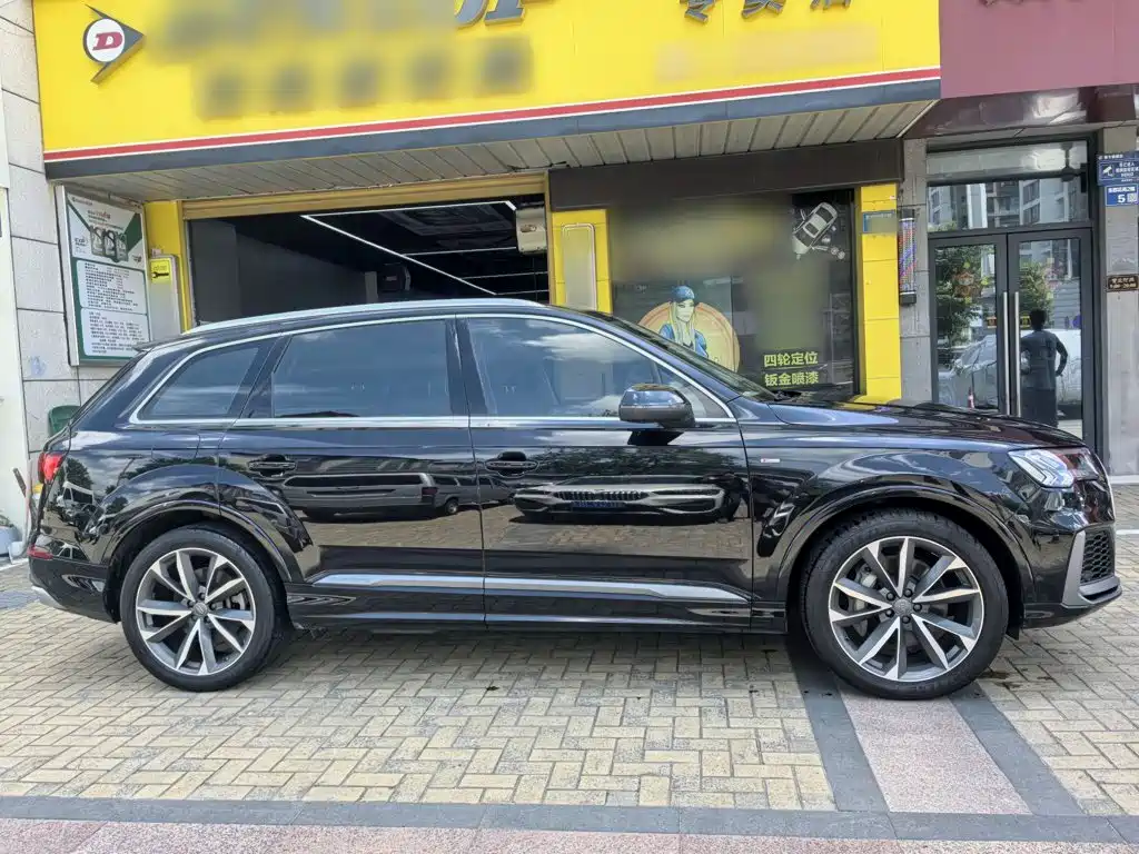 Audi Q7 — фото 22