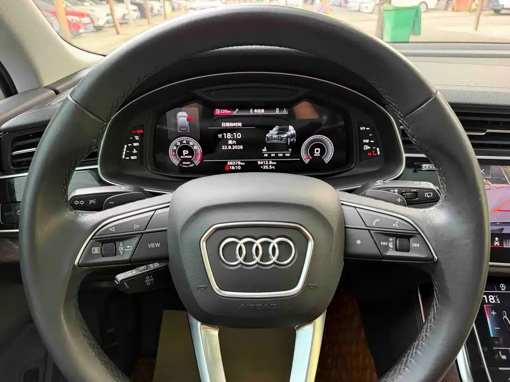Audi Q7 — фото 10