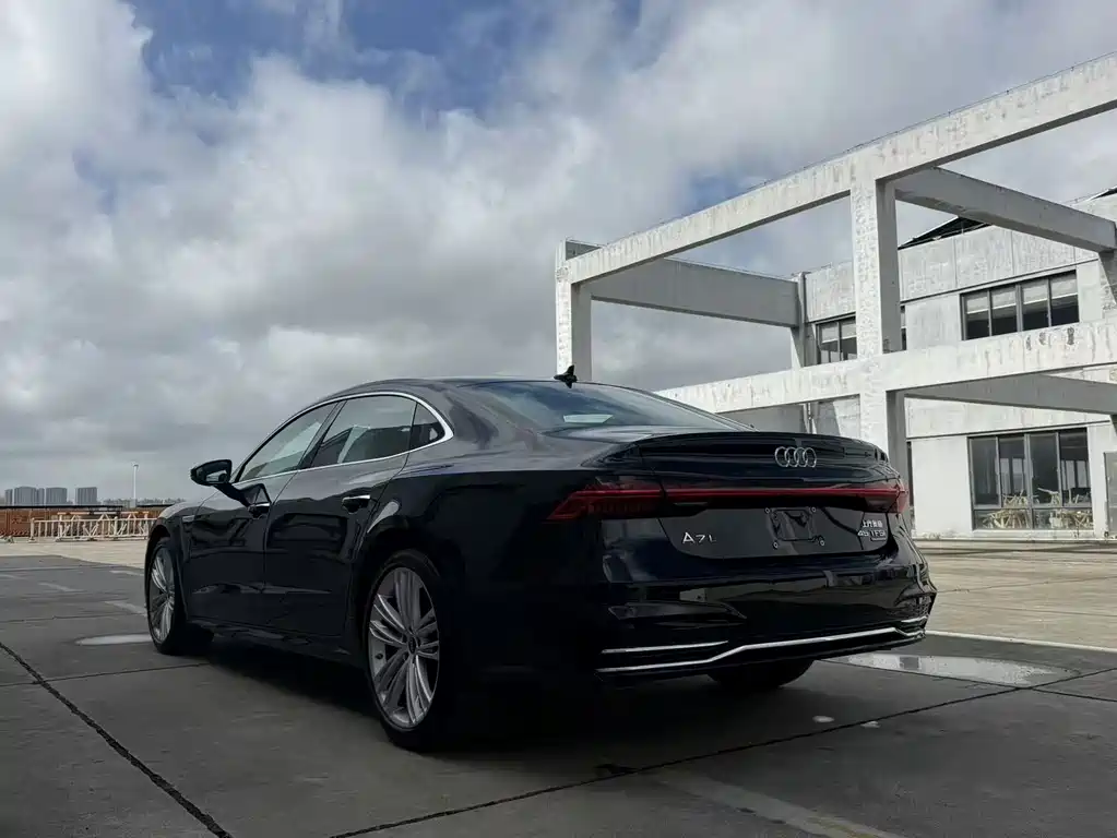 Audi A7L — фото 7