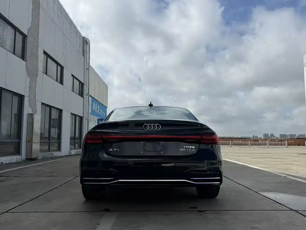 Audi A7L — фото 8