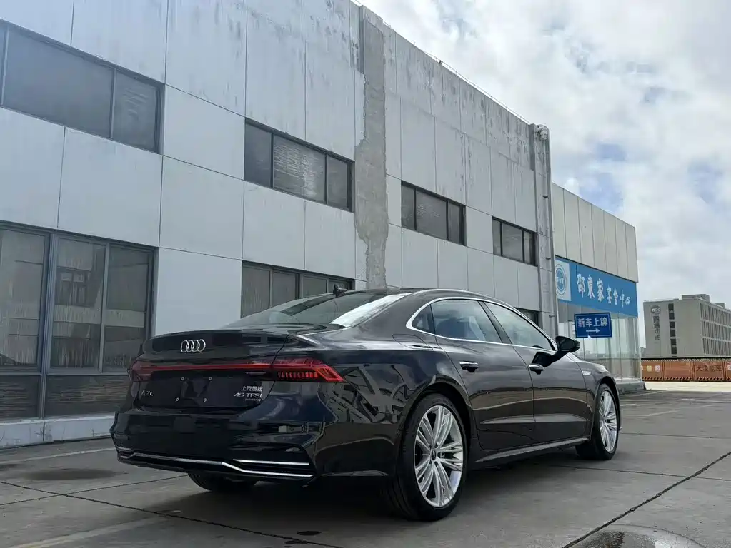 Audi A7L — фото 9