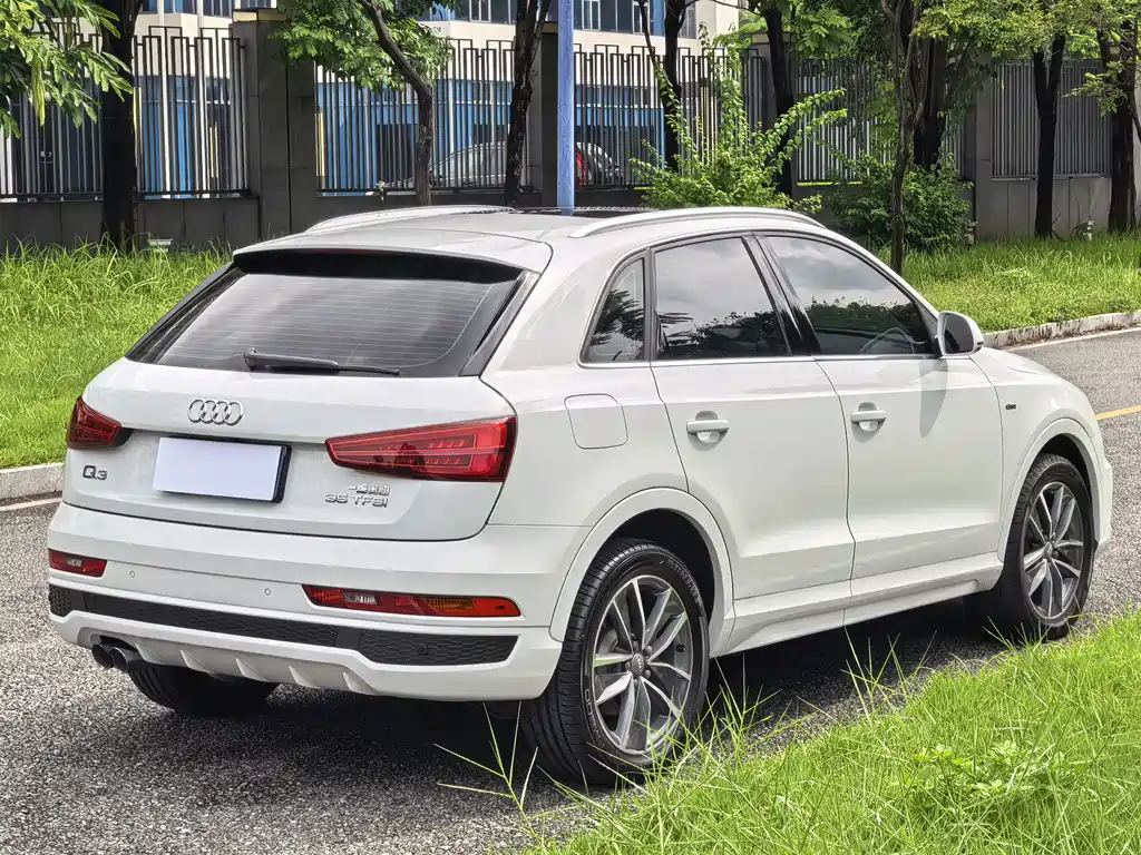 Audi Q3 — фото 8