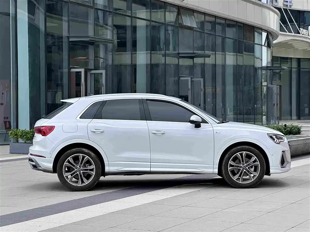 Audi Q3 — фото 15