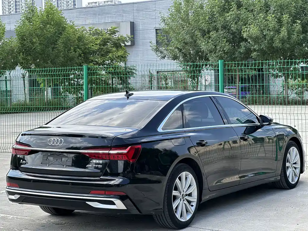 Audi A6L — фото 9