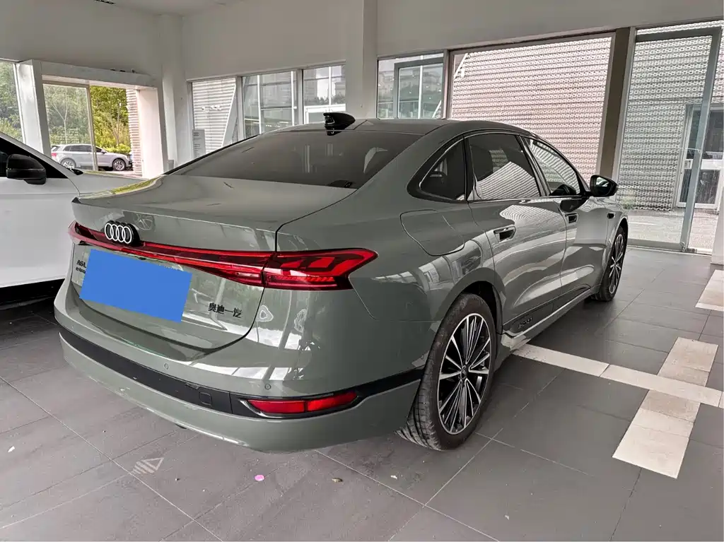 Audi A6L e-tron — фото 6