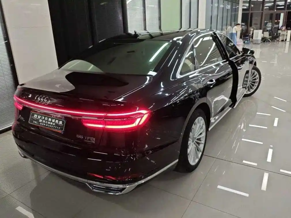 Audi A8 — фото 2