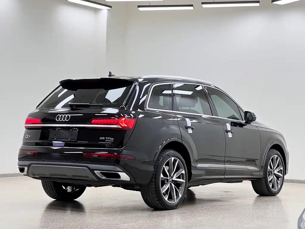 Audi Q7 — фото 5