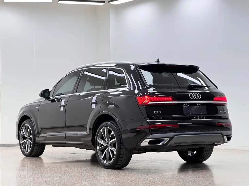 Audi Q7 — фото 7