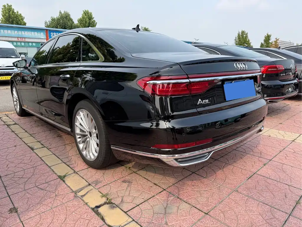 Audi A8 — фото 17