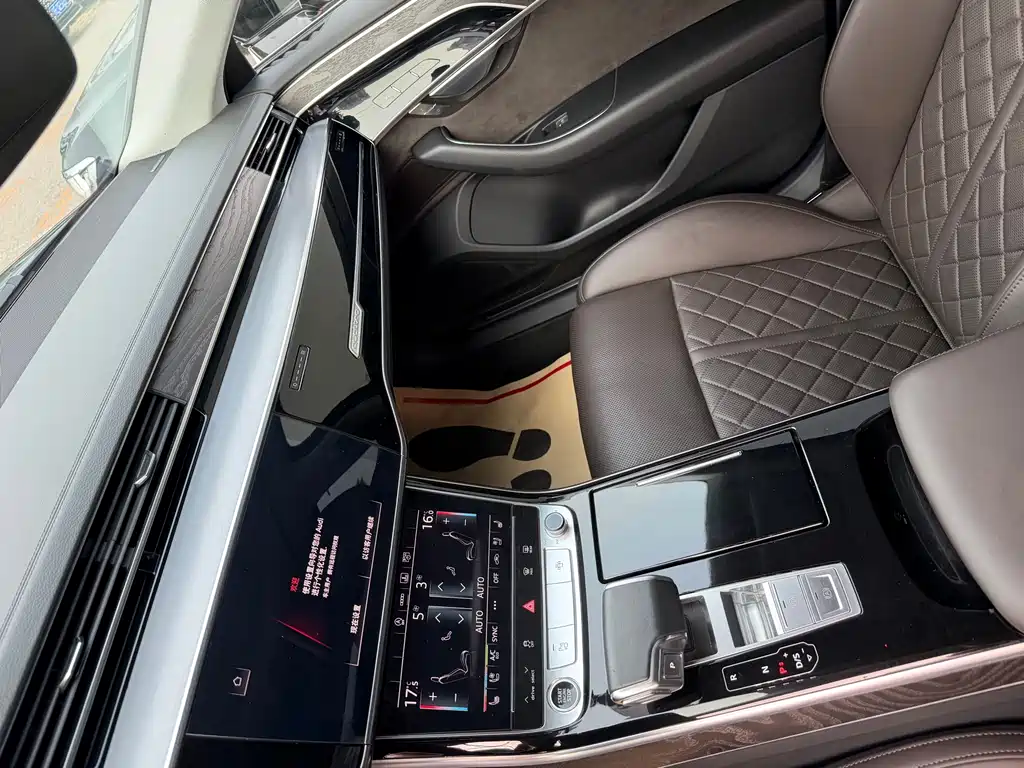 Audi A8 — фото 4