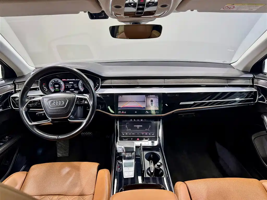 Audi A8 — фото 13
