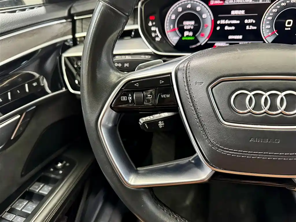 Audi A8 — фото 14