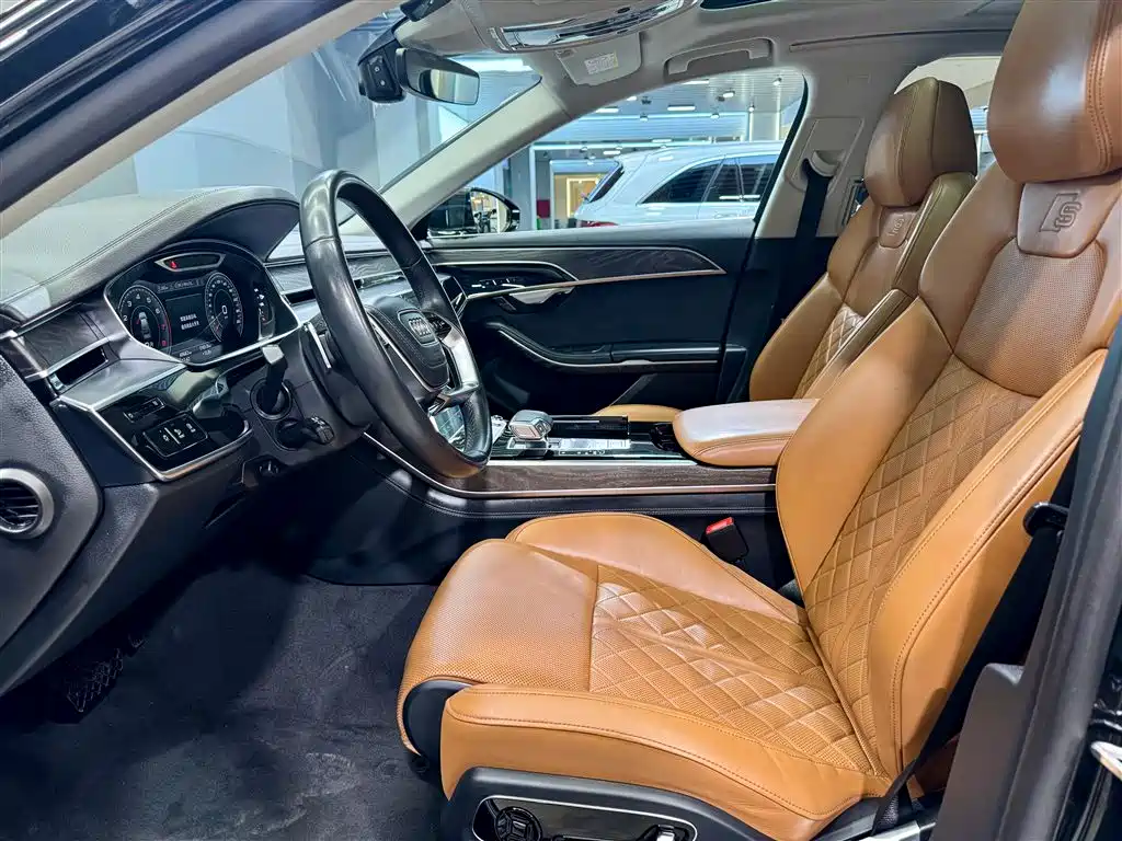 Audi A8 — фото 17