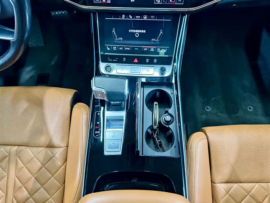 Audi A8 — фото 20