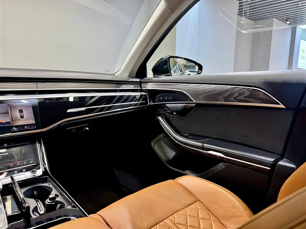 Audi A8 — фото 21