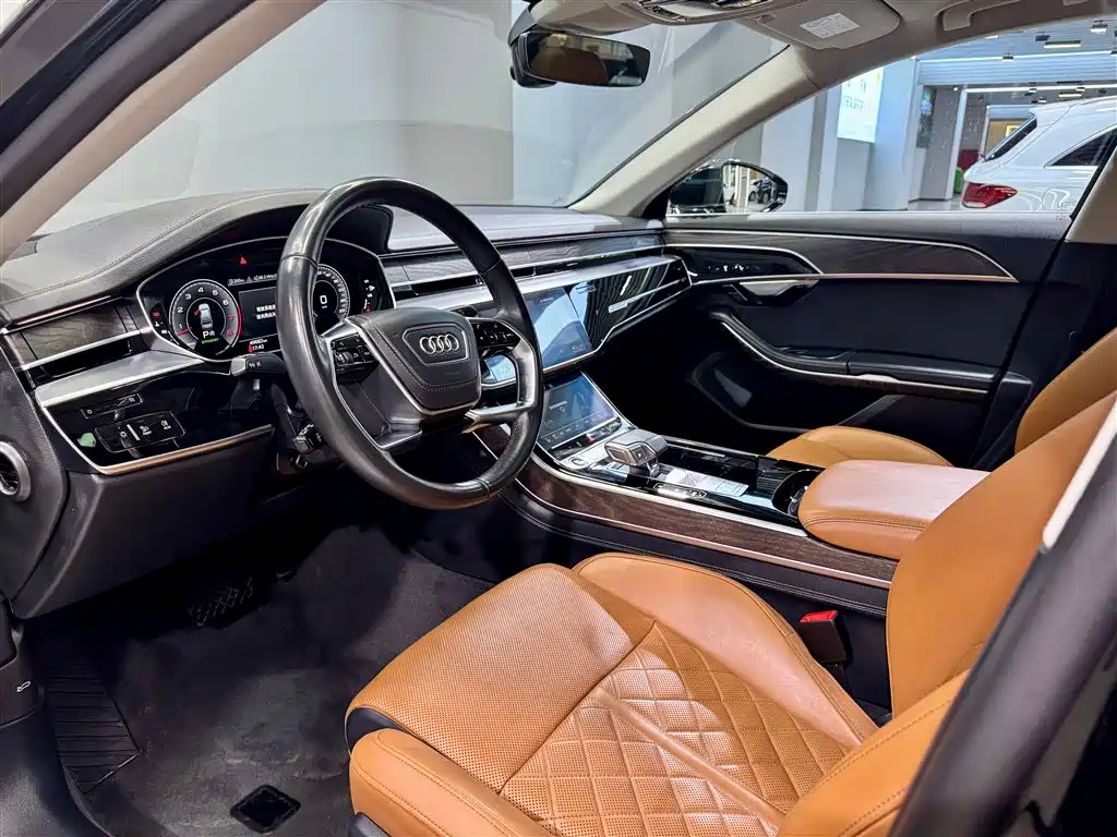 Audi A8 — фото 23