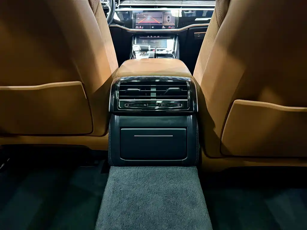 Audi A8 — фото 26