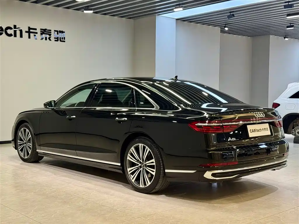 Audi A8 — фото 5