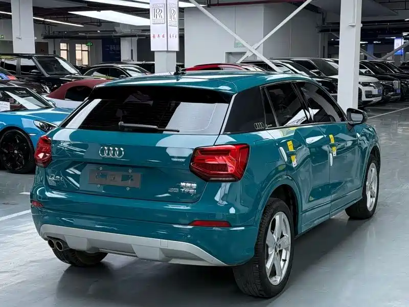 Audi Q2L — фото 9