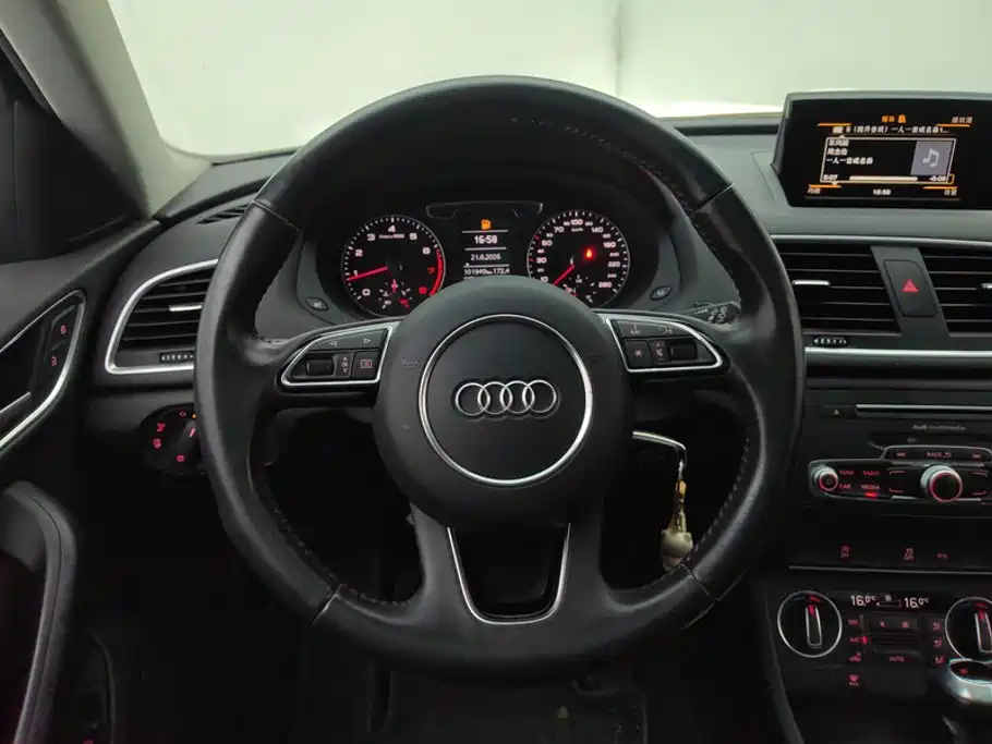 Audi Q3 — фото 15