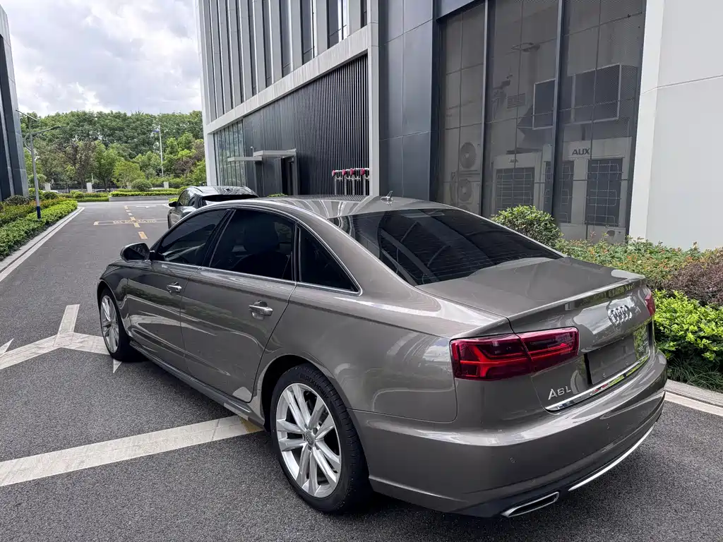 Audi A6L — фото 6