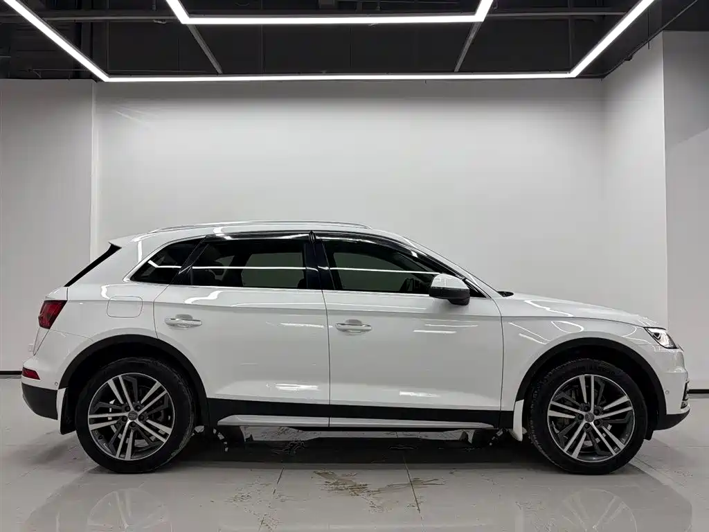 Audi Q5L — фото 3