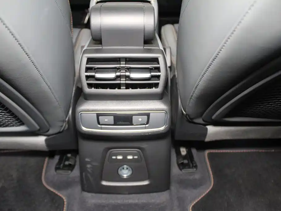 Audi Q4 e-tron — фото 10