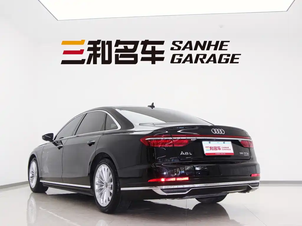 Audi A8 — фото 6