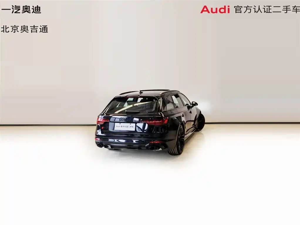 Audi RS 4 — фото 11