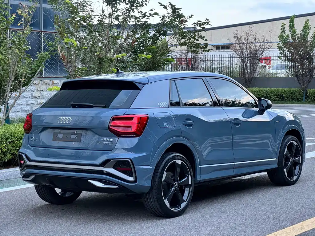 Audi Q2L — фото 6