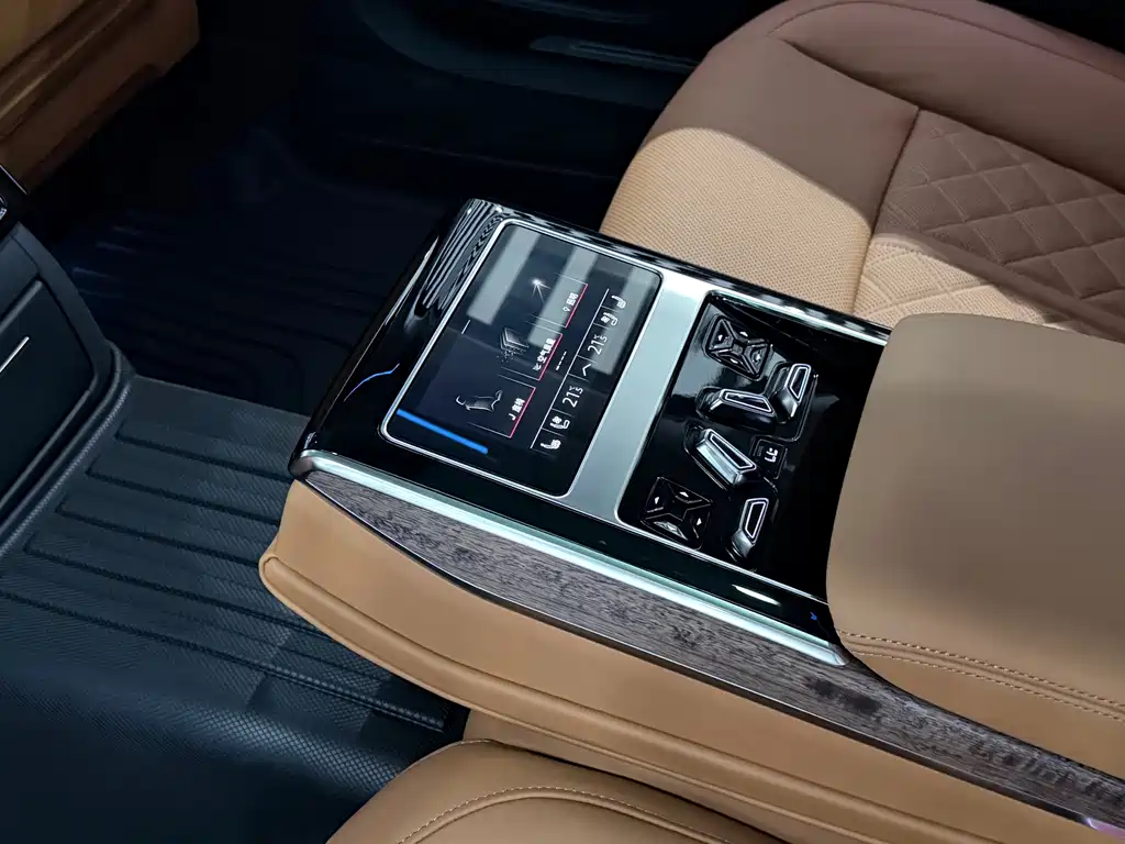 Audi A8 — фото 17