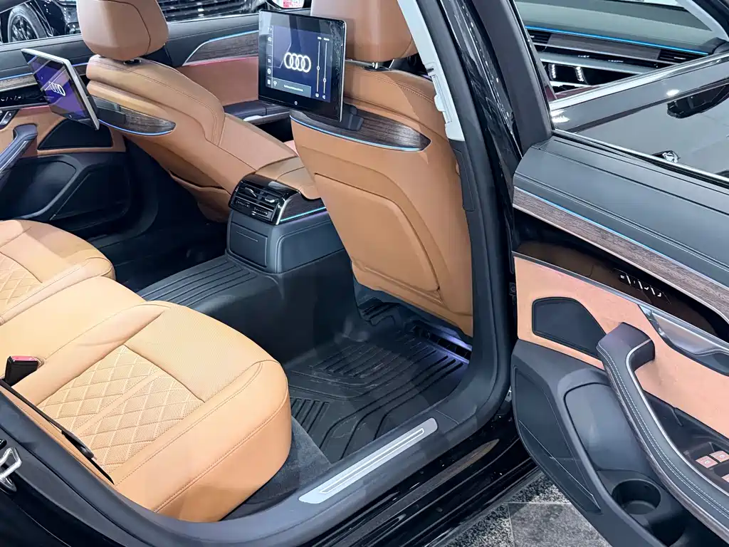 Audi A8 — фото 18