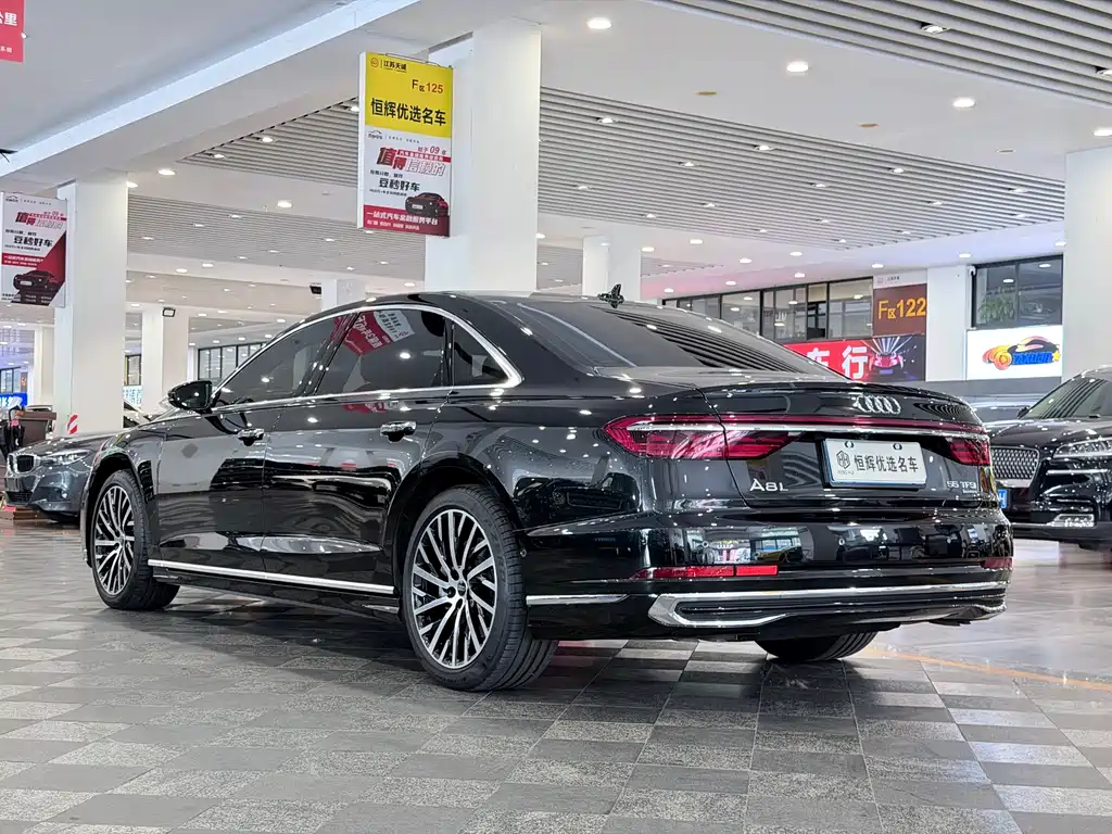 Audi A8 — фото 4