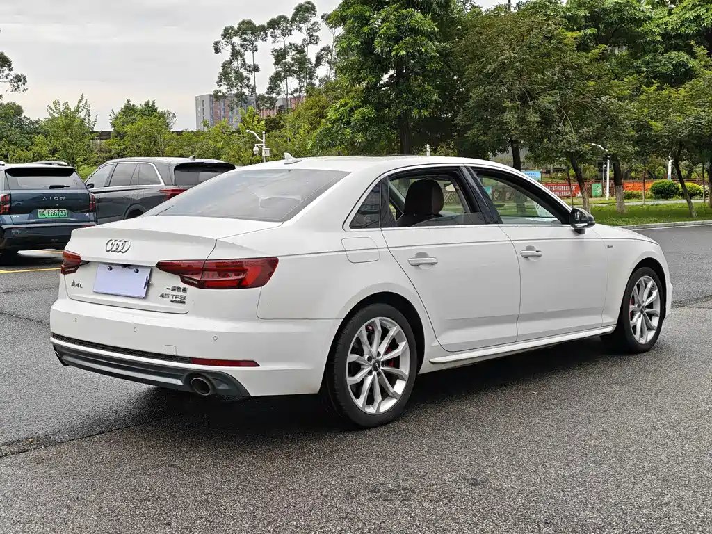 Audi A4L — фото 15