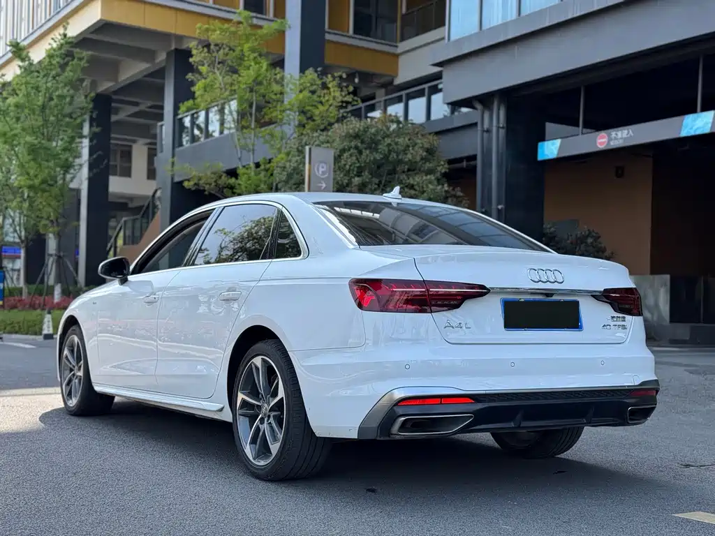 Audi A4L — фото 12