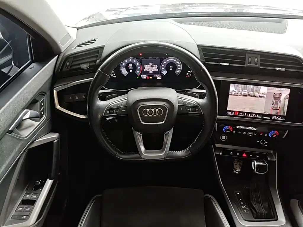 Audi Q3 — фото 11
