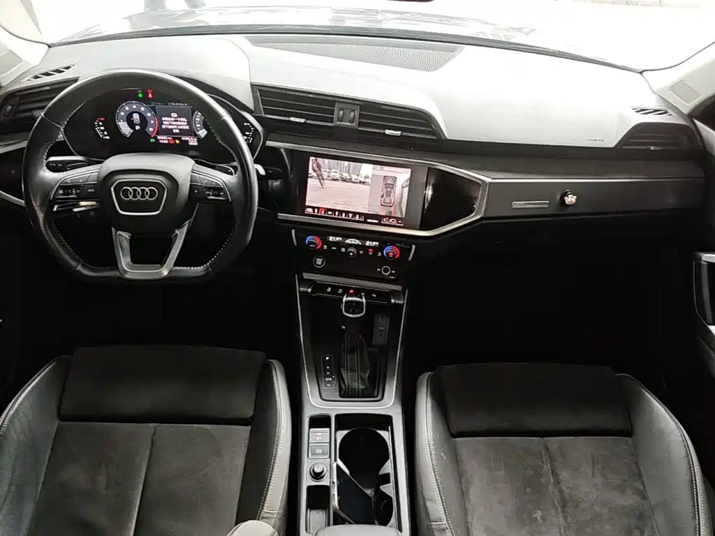 Audi Q3 — фото 10