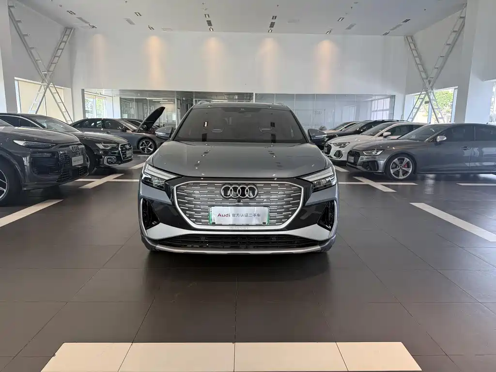 Audi Q4 e-tron — фото 2