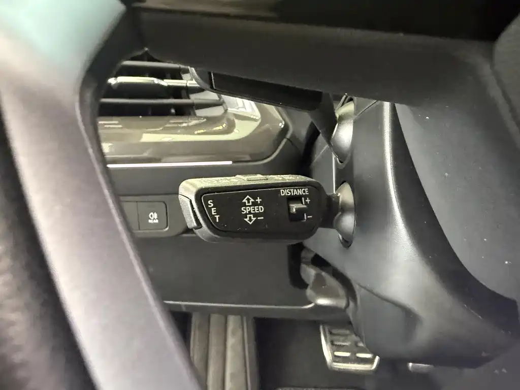 Audi Q4 e-tron — фото 14