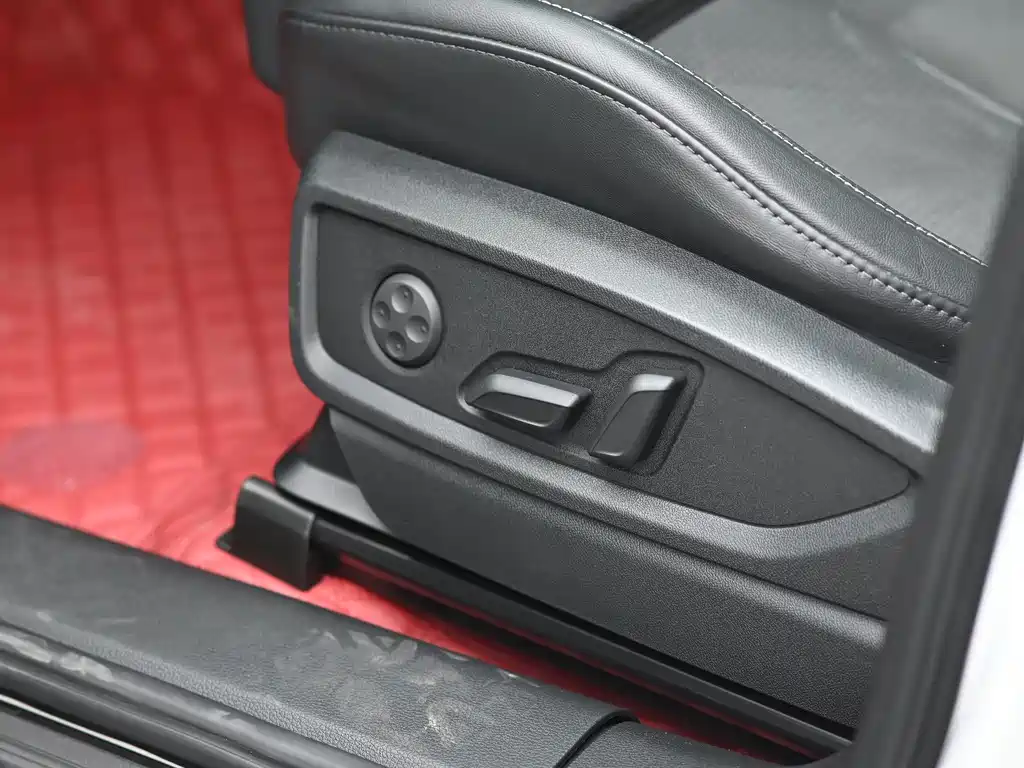 Audi Q5L Sportback — фото 13