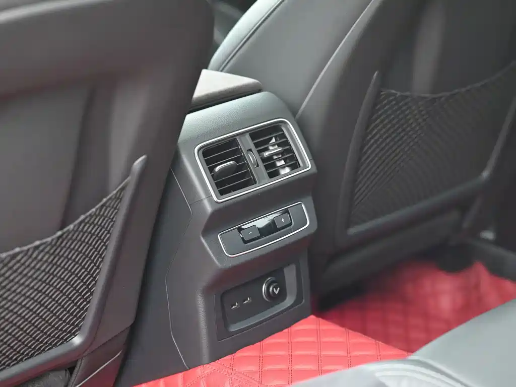 Audi Q5L Sportback — фото 15